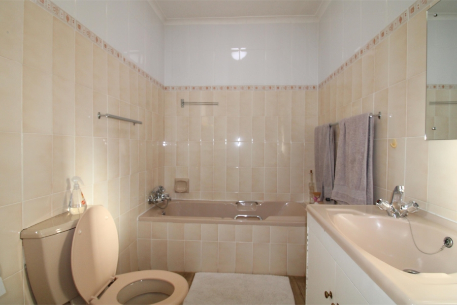 To Let 3 Bedroom Property for Rent in Somerset West Western Cape